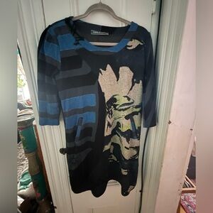 Chic Graphic Dress with mid-sleeves and side front pockets.